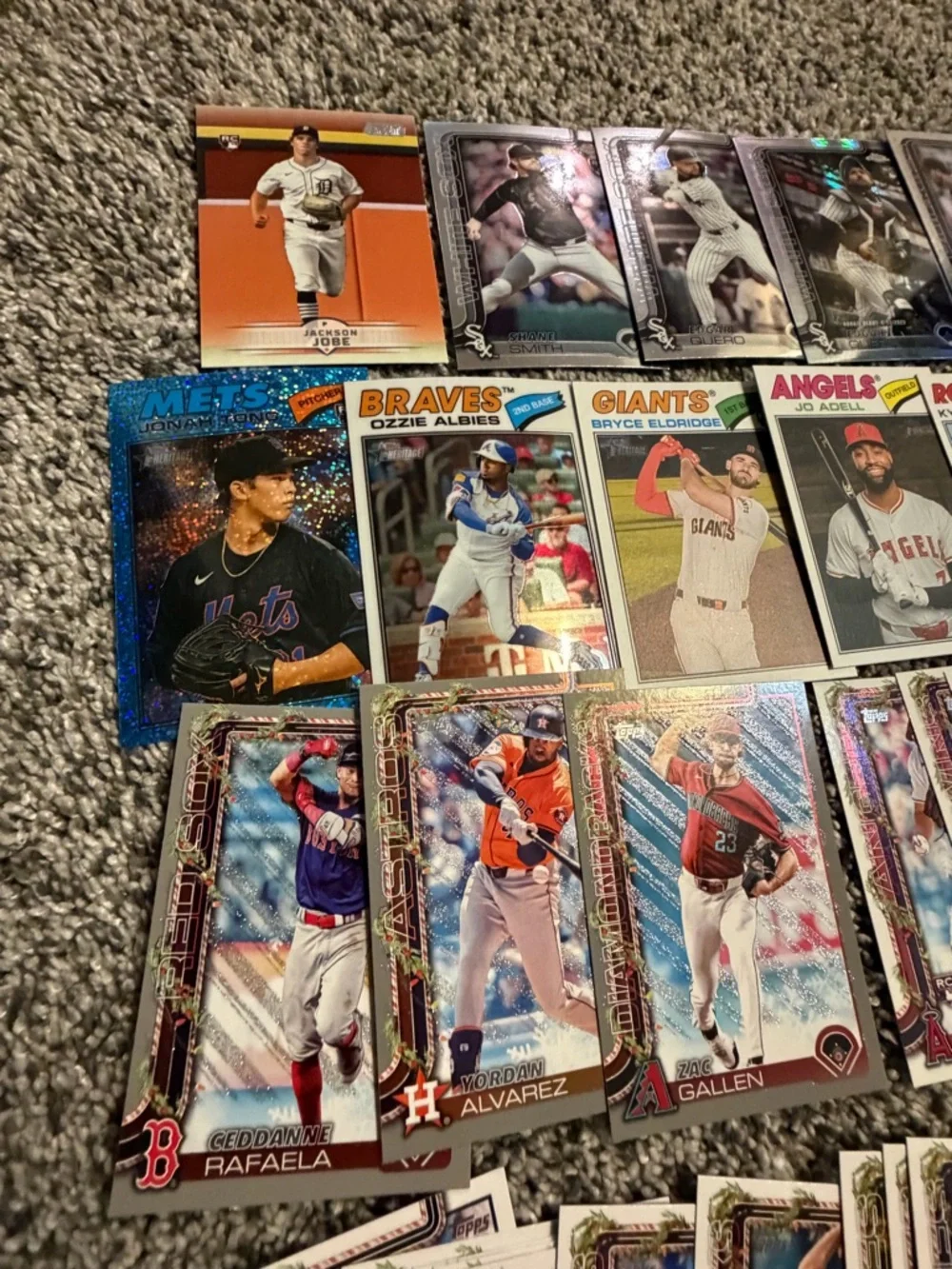 Lot of 130 Topps 2025-2026 baseball cards with rookies & inserts - Picture 7 of 10